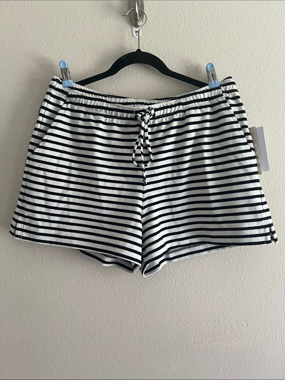 New Nation LTD Black White Stripe Knit Lounge Shorts Women’s L Drawstring